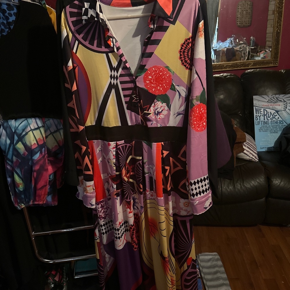 Beautiful Abstract Maxi Dress w /Pockets